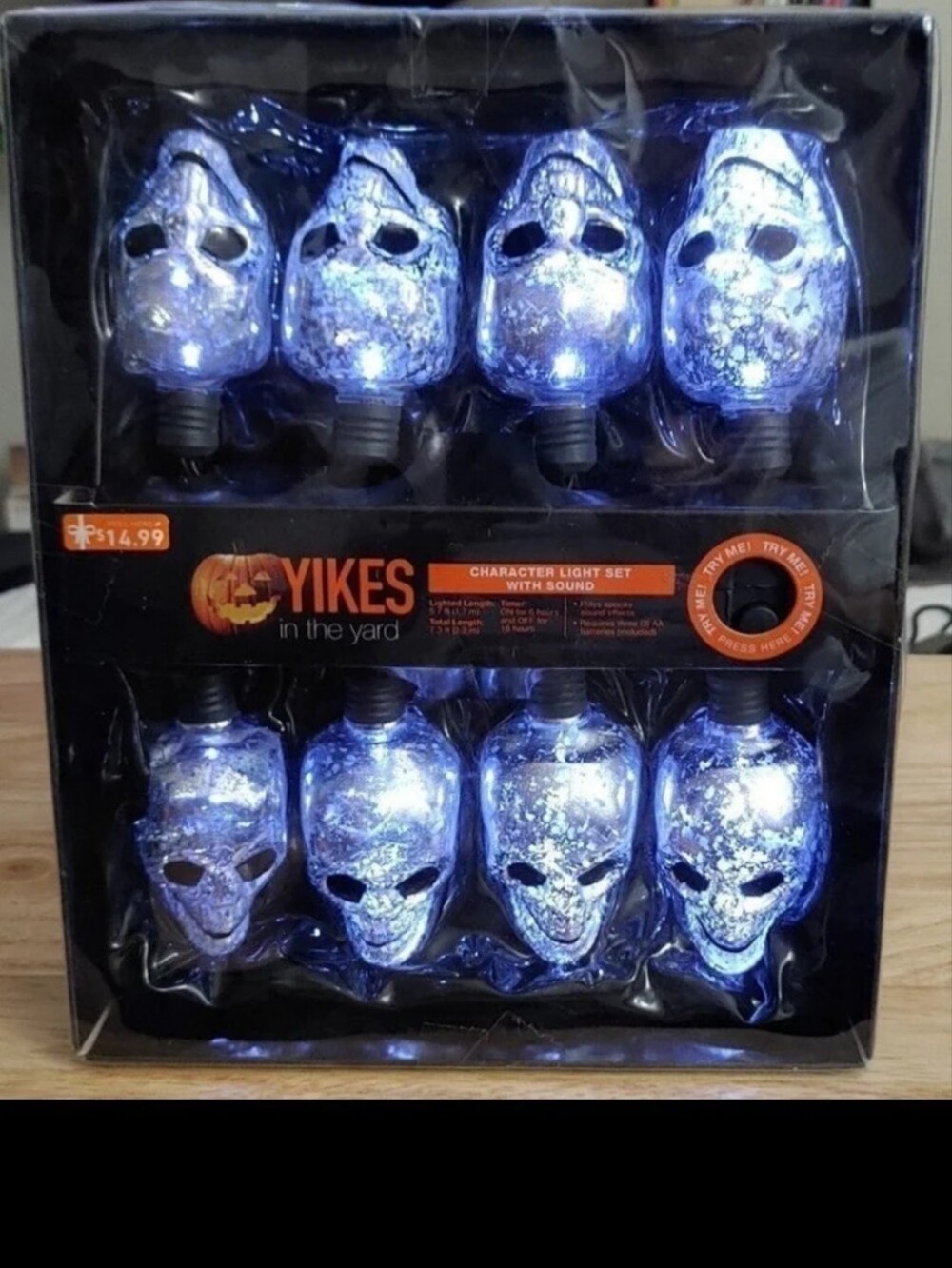Cool and Spooky Yikes In The Yard Skull String Lights With Sounds New